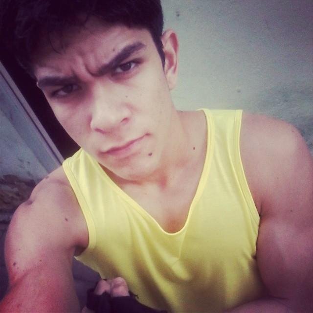 Eu sou eu,se eu não fosse eu,não seria eu!WathsApp:(81)9585-7318
Kamyrelly Mendes 3