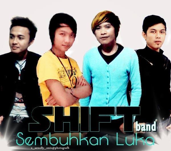 ShifBand's profile picture. Shift Band adalah band indonesia,yang terbentuk sejak 2010 kota karawang.   Cp: 08999443611  081221114643 Jun    - Vocal Rian  - Drumer Endis - Guitaris Reza