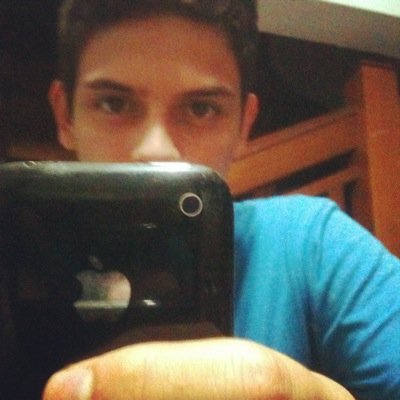 Tan solo un chico con grandes sueños. 
Enamorado de Venezuela.