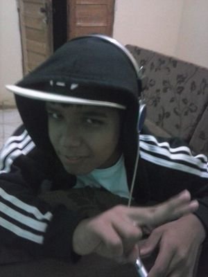 sou um otaku gosto de rock,odeio funk,e meum anime preferido é o do naruto