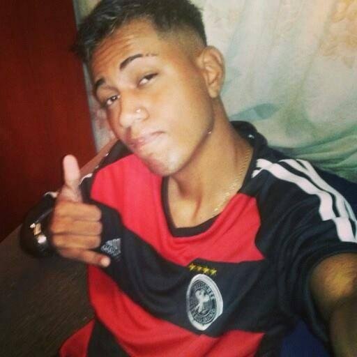 Extrovertido,Simpatico,  20 anos, Solteiraoo *---* 
FACEBOOK: http://t.co/YZRLvc4Du8