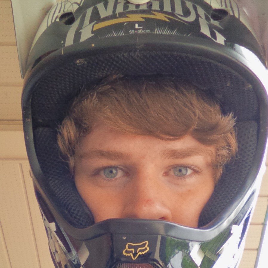 15 years old from Canada! 
Addicted to Instagram, Longboarding and DH Mountain Biking.
 Assistant Water Safety Instructor!