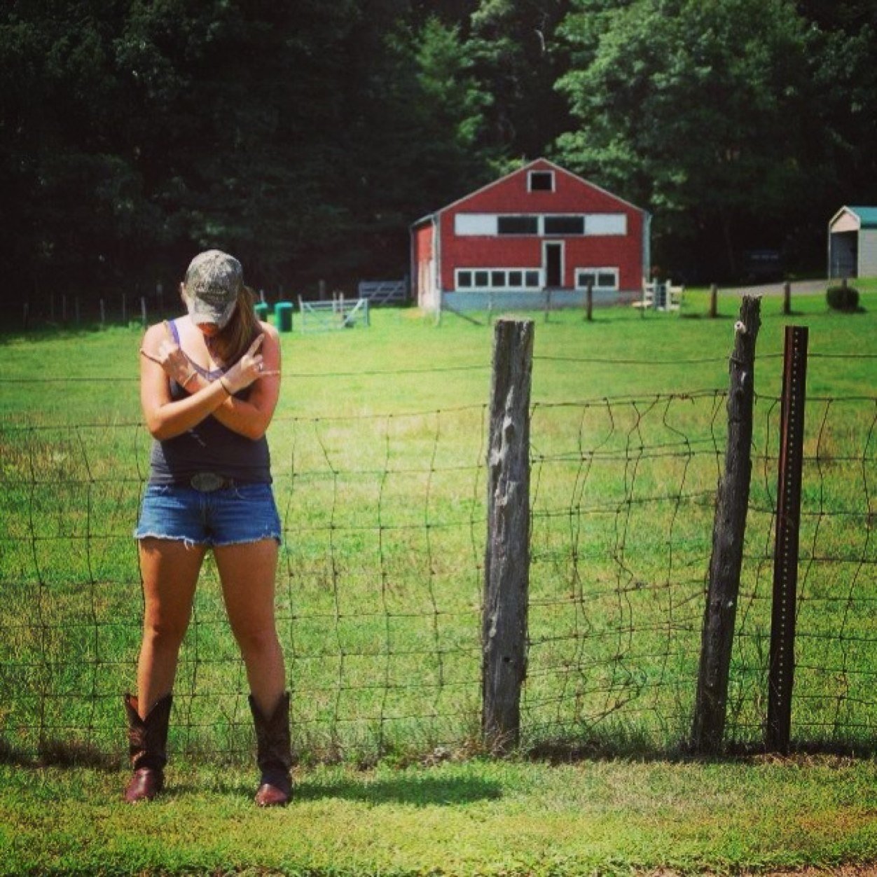 God, Family, Softball, and Country Music. Avi is me ✌