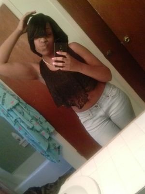 ☜You Should Follow me!!!!!
Cause im AWSOME♏♬♥♡♥.         Go ask me questions  http://t.co/fR91AkA18y