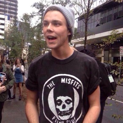 ✧:∘*•Please follow @secondofstyles•*∘:✧