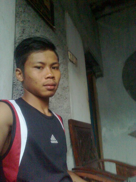 Suka bergaul dg siapa aja, enggak memandang harta & tahta.. Sport Man