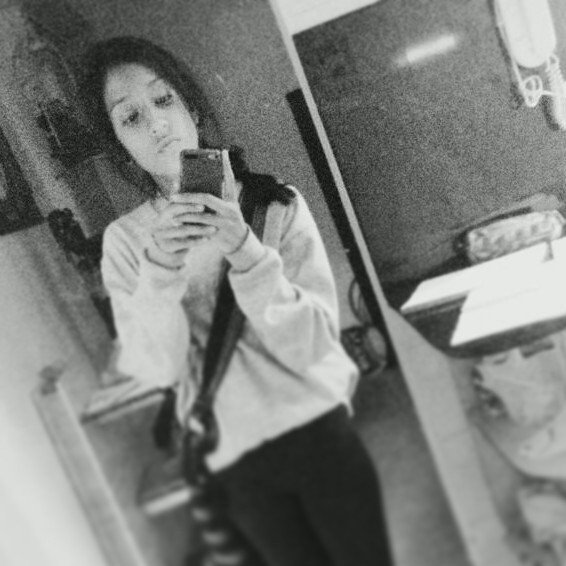 iAnauhiram's profile picture. Un día estamos arriba, al otro estamos cayendo.