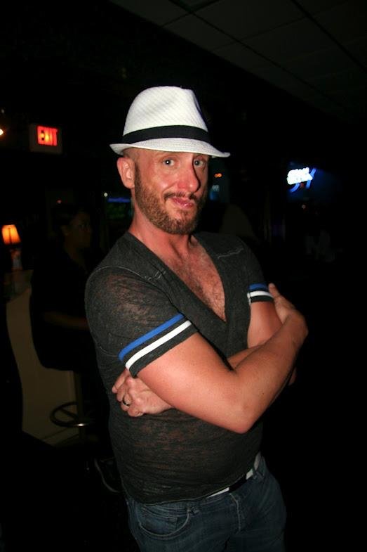 Former Senior CS at KLM. Party lover. Cabaret.