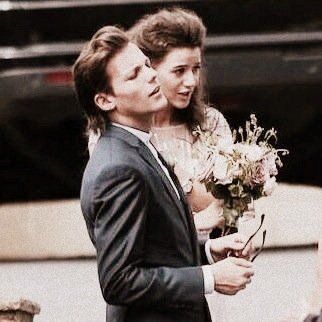 Here to support the lovely Eleanor Calder and Louis Tomlinson❤️ please don't send hate. Co-owners:Kylie,Brie,Aless,Sarah,Catarina❤️
