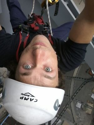 Climber fortunato che ha fatto della propria passione un lavoro.Titolare di Zeta Impianti, azienda specializzata in lavori in quota.
