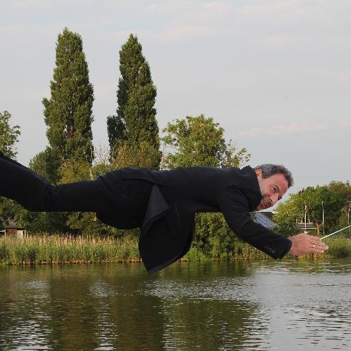 Jules van Hessen is a versatile, creative Dutch conductor with an extremely varied repertoire