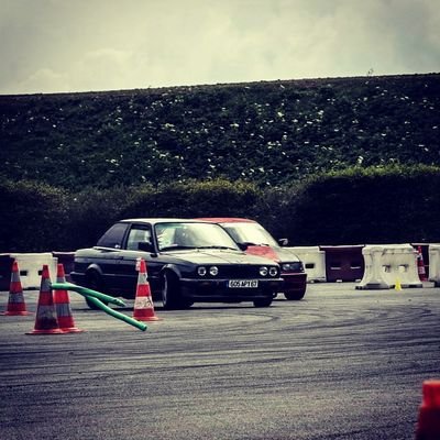Drift rookie driver for the french drift team : Team D-Famous

Drift cars : Nissan 200sx S14 // BMW E30 // Mazda MX-5 NA