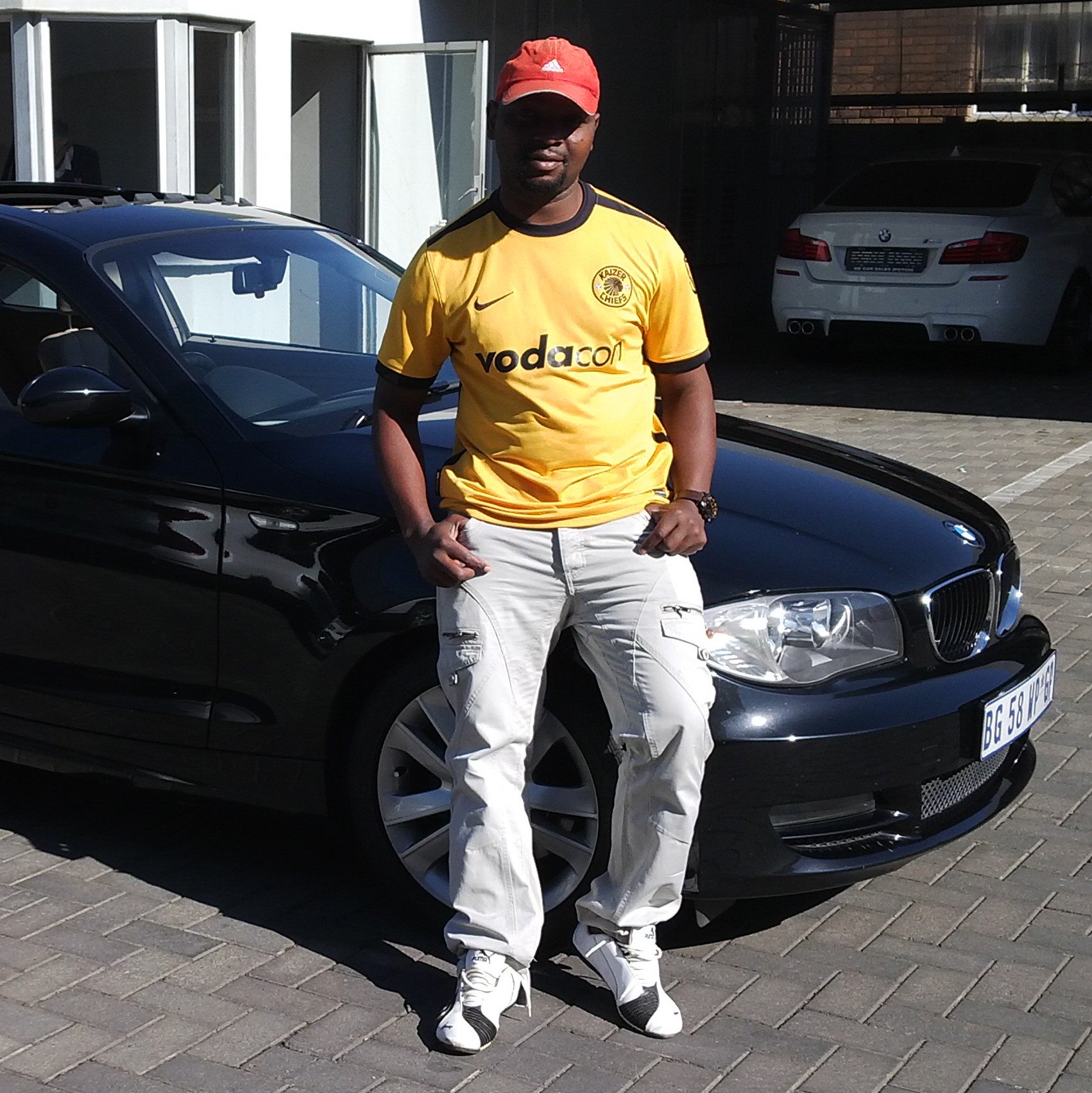 Some people just ack like they are trying to help you. I'm Manchester United & kaizer chiefs fan.