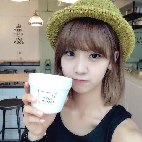 BESTie's Leader and Lead Vocal Kang Hyeyeon imnida. Follow the real one BESTie_hy