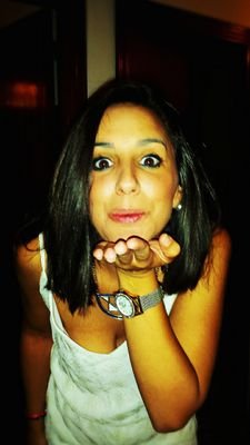 Trabuqueña, culé, boquerona, amante de la música, educadora infantil, camarera, amiga de mis amigos... Una Sonrisa por respuesta!  Granada