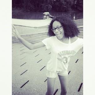 • Antiliaans-Surinaams-Javaans
• Heb niemand nodig elke stap zet ik zelf 
• Queen C. ✨  
• Eenmans ✌