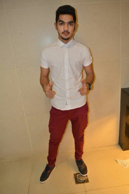 Add me up Pin:27F84D65. Wanna know about me? Follow me on twitter and I follow you back (y)