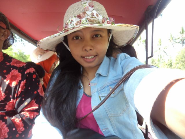 riana165's profile picture. 