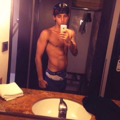 AustinSilverHL's profile picture. Just call me Gatsby. She's my queen and she makes me smile. You're beautiful and mine, @GraceyWilsonHL