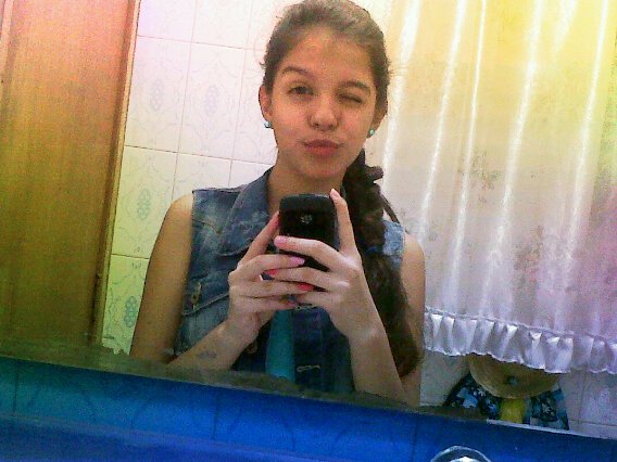 i love music,me gusta el color rojo, me gusta hacer reir a los demas, soy buena compañia,  soy muy linda :3