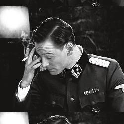 Читаю комиксы, слушаю Битлз и шипперю все, что движется. FassAvoy is on. My Erik and my headache - @fassavoy_bitch