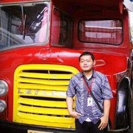 Ketika yg bathil kelihatan haq,
Dan yang haq dianggap aneh dan tidak wajar.
Terserah anda mau bilang apa...!!