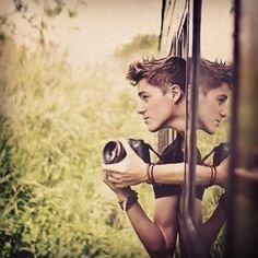 The other OTHER charming. Younger brother of @CharmingDavid and twin to @othercharming_ My twin drags me on dumb missions. I just film the chaos./single/