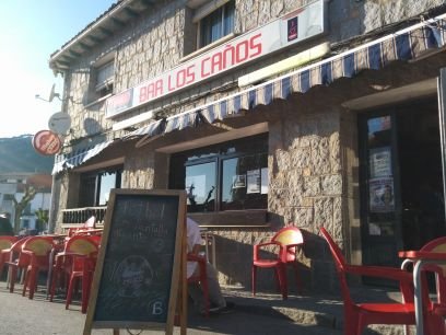 LOS CAÑOS Cafe-Bar, monologos, magia, conciertos. Especialidad en GinTonics y cafes de sabores. Zona con sofás, billar y diana. Helados... Ven a conocernos