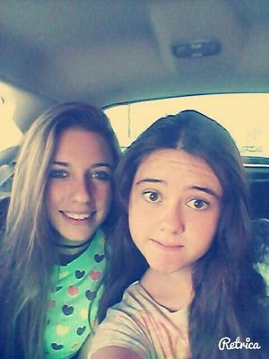 La otra mitad de @claritadecyro. A mi manera, con sangre verdiblanca. Time doesn't change people, people change over time. I'm slowly drifting. Memento mori.