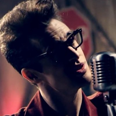 I interrupt peoples sexual exploits with a friendly :D 1/2 of the Vulgar Squad Senior at Emoversity (art and music) /babe/