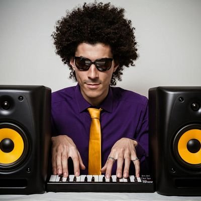 auteur-compositeur-interprete/producteur/realisateur video