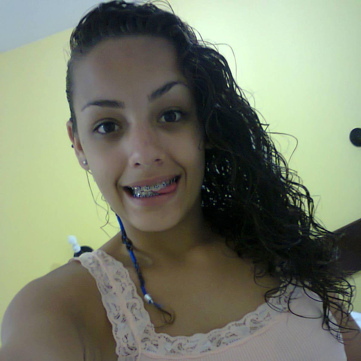 Eu nasci pra ser feliz,  
        E não perfeitaa ;)  
               3Fs...