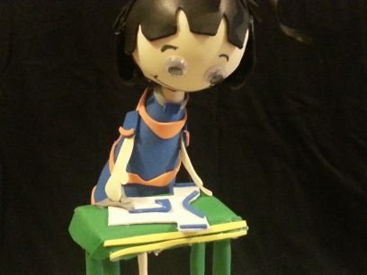 Cada día uno más, desde el otro lado, radio-adicta, tres niños y amante del Prado y del futbol. Me encanta hacer fofuchas y tartas
