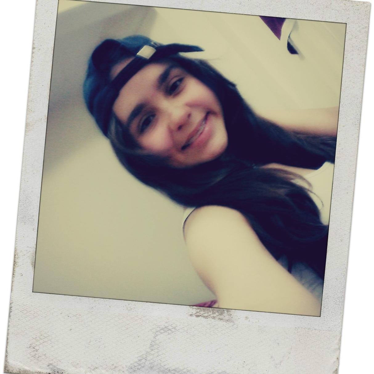 anagabrielabue2's profile picture. Juro por el Ángel que mis intenciones no son buenas, Mi Divergencia me ayudó a ganar los Juegos del Hambre. Voy a Howgarts en un Jeep Commander.