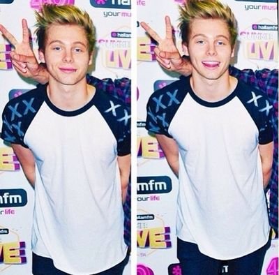 •5 seconds of summer•~My Life Is Dedicated To Boybands~★1D~UJ★♬⇨PART OF THE 5SOS FAM⇦☀❤MY HEROES FOR LIFEY ♥☀