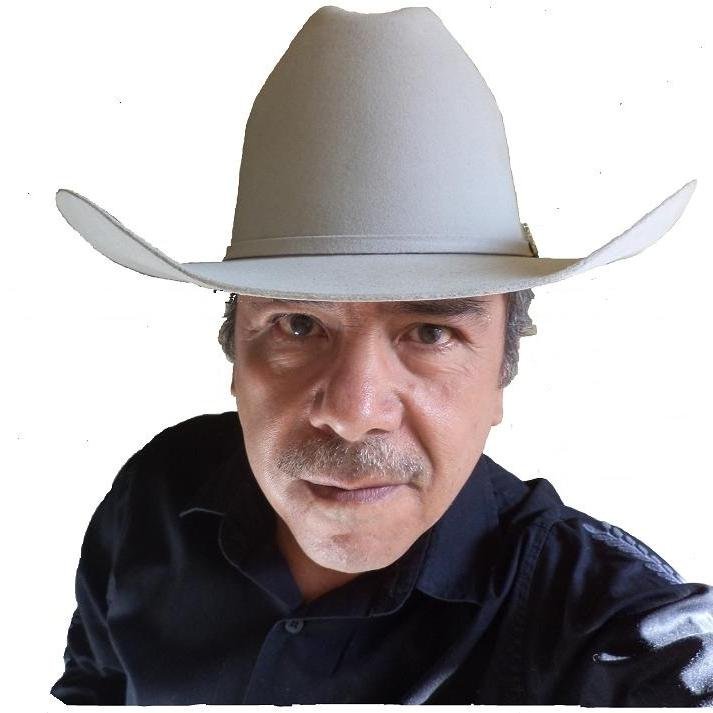 Juan Fco. Ortega. Aqui algunos de mis temas: espejo de cantina, morenita labios rojos, se le ve, despedida y mas. Algunos ARTISTAS que me han grabado. Salud!.