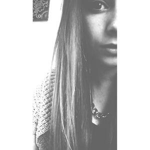LeaTheThug's profile picture. Léa|13yo|Nord|Dance.
