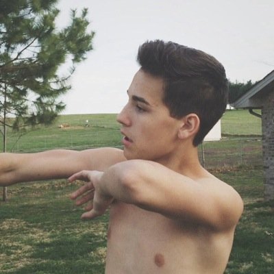 FOLLOW @MyAaronBaby FOR A FOLLOW BACK. JUST ASK TO BE DMED TO JACOB!