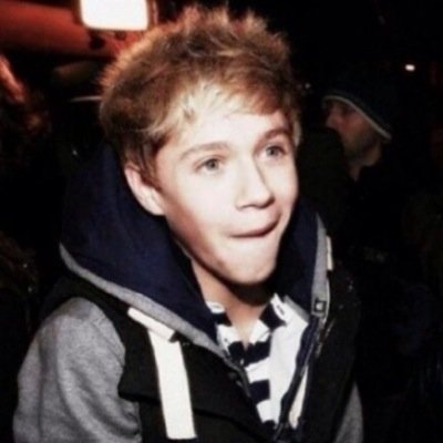 hybridtomlinson's profile picture. ☽ I'm half a heart without Niall ☾