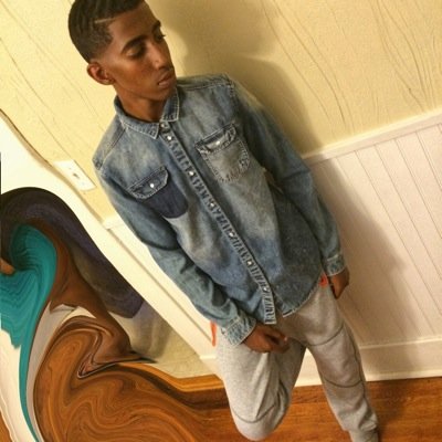 Living Life To The Fullest . 
Never Turn Back On The Ones You Love ❤️
Graduate Is A Must . 

Kik Me : Tyron_Smooth_Jackson