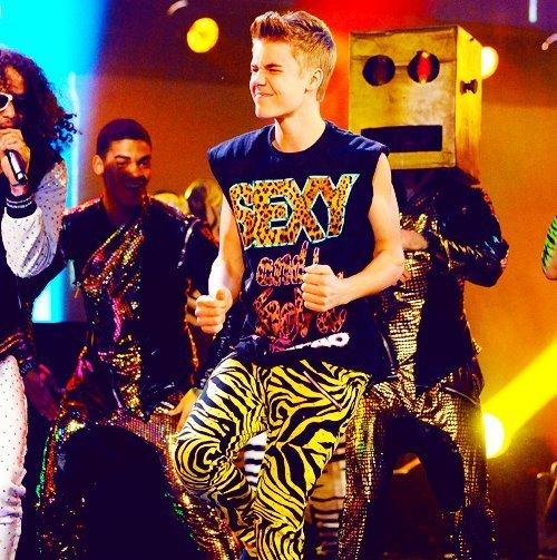 @justinbieber I love you Justin is my BIG KING !!! Kissme..