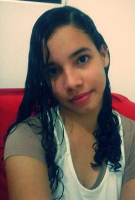 Não sou a melhor pessoa da face da Terra , mas também não sou a pior.
& Não preciso de muito para ser feliz,Não sou perfeitα, nem donα dα verdαde...