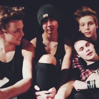 Hiii,PLEASE FOLLOW @cliffordperfect thank you so much :)