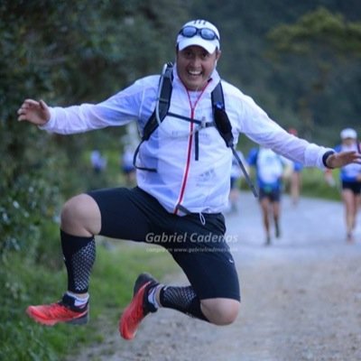 Corredor aficionado - Ingeniero Comercial - Felizmente casado con Nicky Bahamonde - Trabajo en Telefonica Ecuador - Barcelonista - Nike