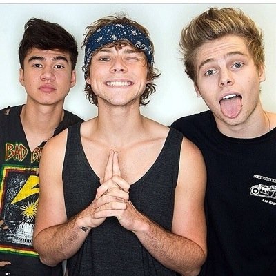 i love youtubers and 5sos and everything else