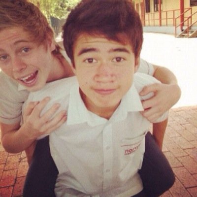 Free follow from @holdmehemmo Follow and ask for follow back, ily all
