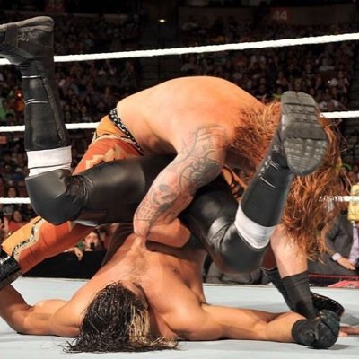 Podcast featuring @rhiannamator & her minion @gallifrey_child as they tackle everything to do with wrasslin' fanfiction...