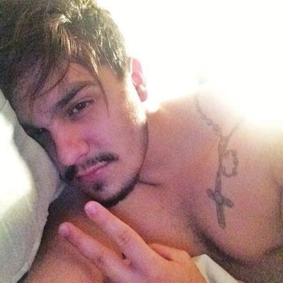 E é graças a esse teu sorriso que eu estou aqui, de cabeça erguida e com o coração cheio de sonhos. (@luansantana) ♥ Since: 08/01/2011