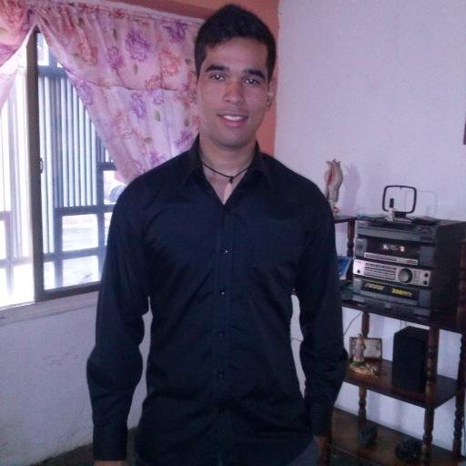 Estudiante Ing. Electrica. UNEXPO Vicerrectorado Puerto Ordaz, miembro del equipo @unexpofsae. FULL Creativo e innovador. Hincha Negriazul.