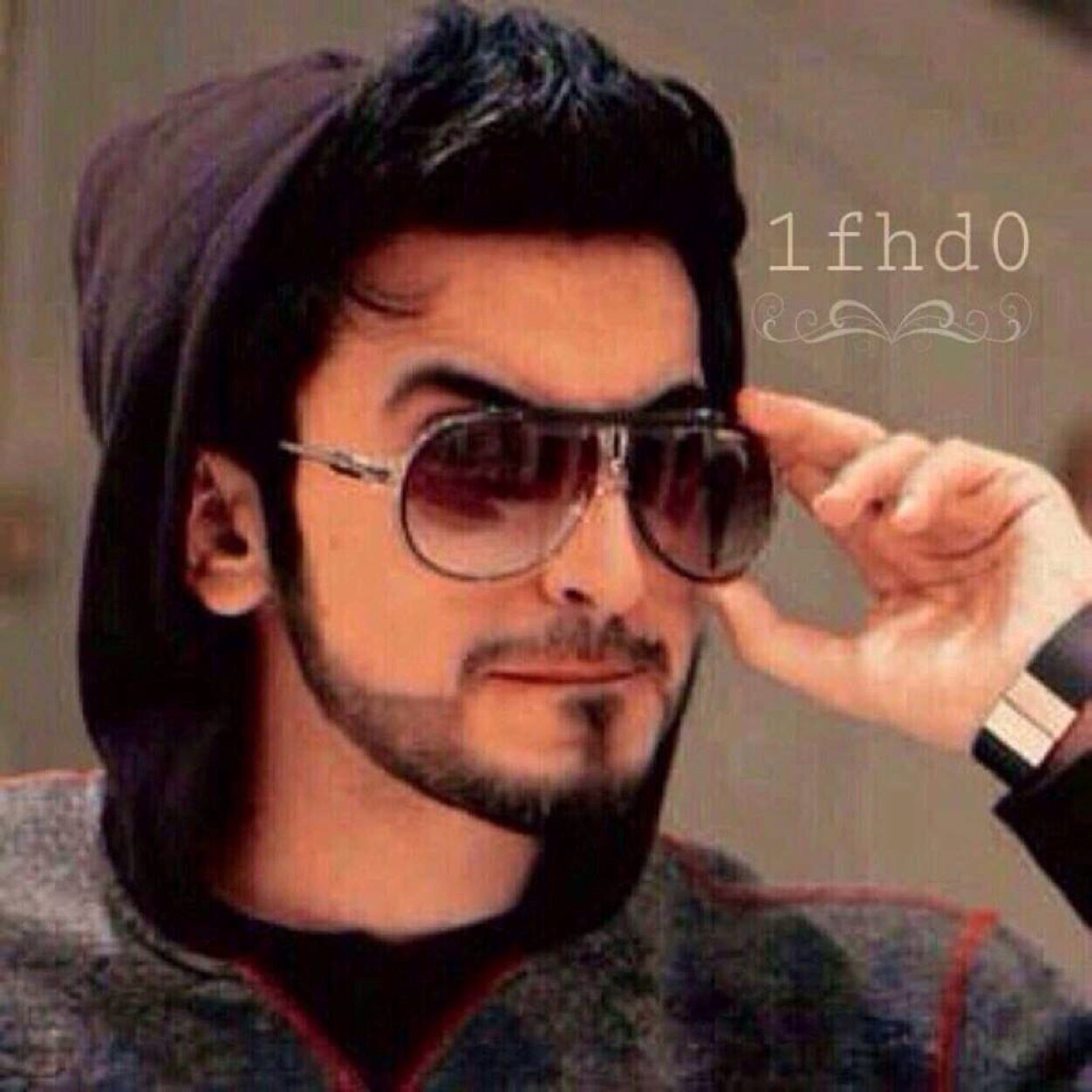 ♡ 

آذَا گان آلجّمال يصّدم آلعيُون
 فَ آلأخَلاق تمْلگ آلقلوب ♡